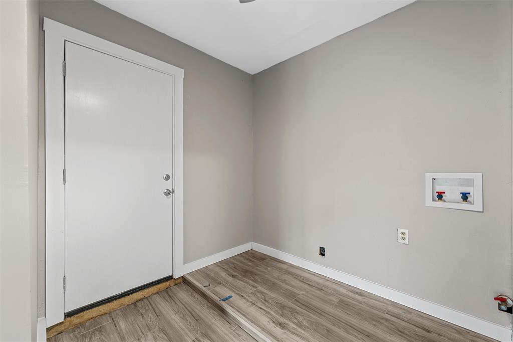 311 S Barbara Street, Lacy Lakeview, TX 76705