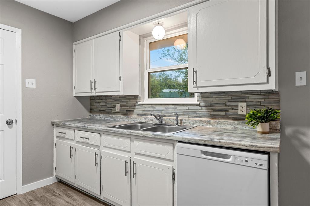 311 S Barbara Street, Lacy Lakeview, TX 76705