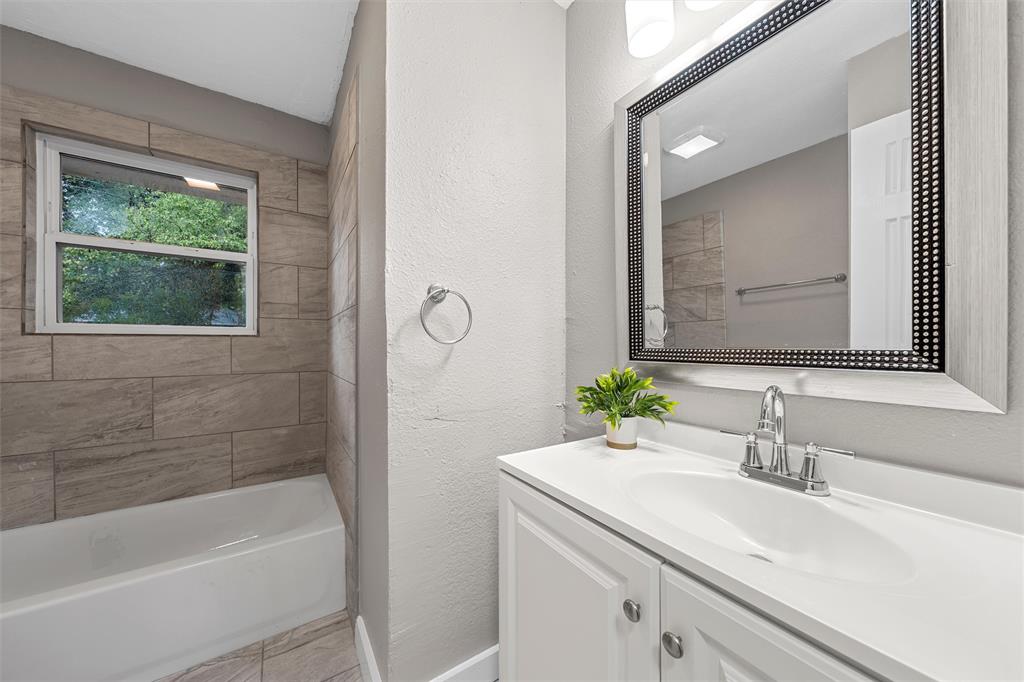 311 S Barbara Street, Lacy Lakeview, TX 76705