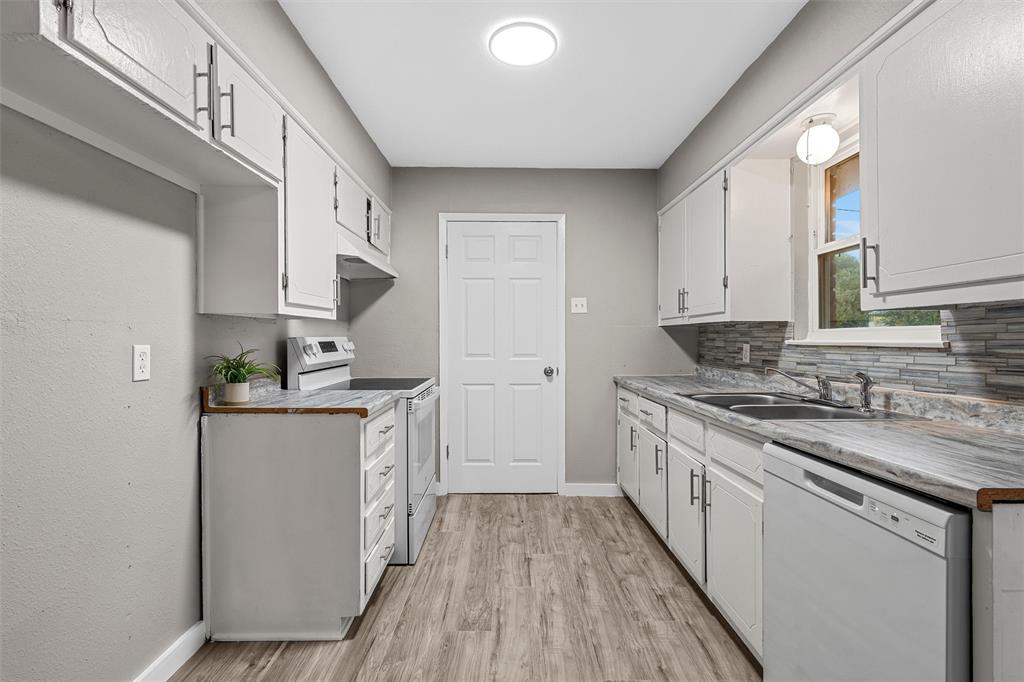 311 S Barbara Street, Lacy Lakeview, TX 76705
