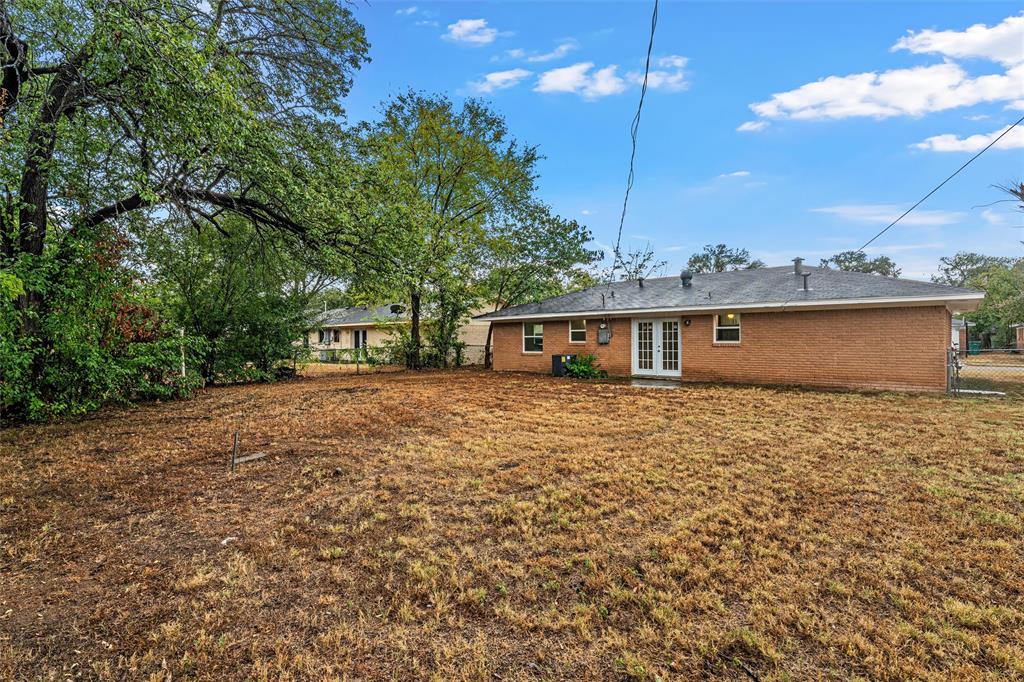 311 S Barbara Street, Lacy Lakeview, TX 76705