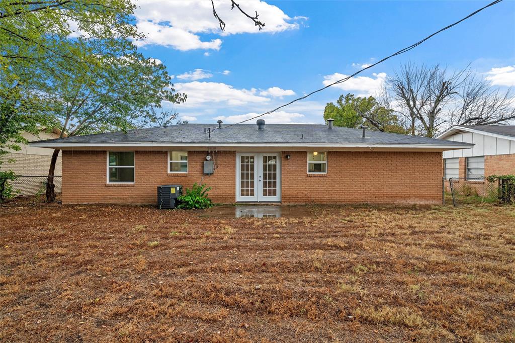 311 S Barbara Street, Lacy Lakeview, TX 76705