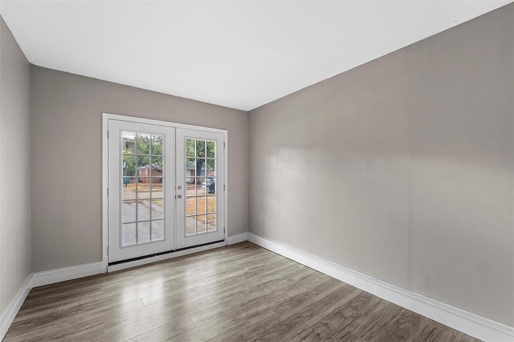 311 S Barbara Street, Lacy Lakeview, TX 76705