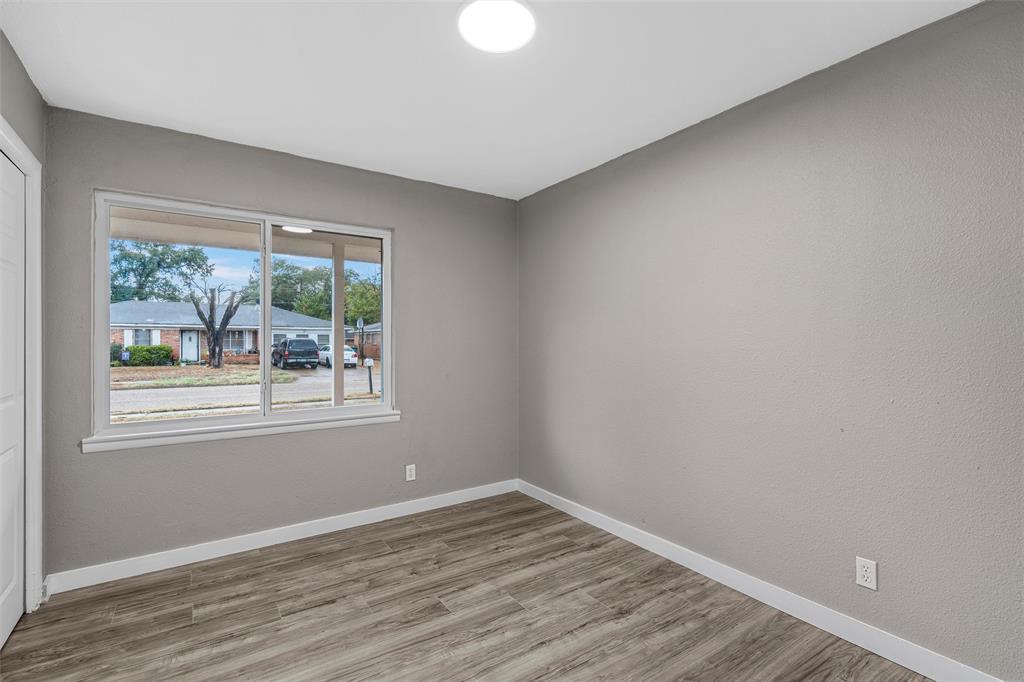 311 S Barbara Street, Lacy Lakeview, TX 76705