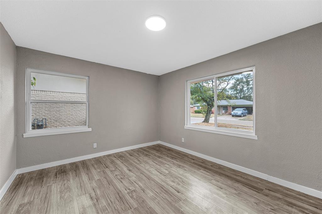 311 S Barbara Street, Lacy Lakeview, TX 76705