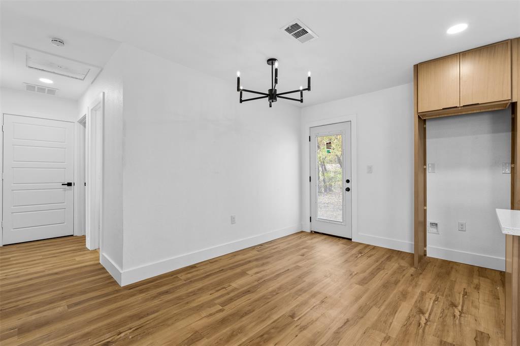 565 alcorn Avenue, Dallas, TX 75217