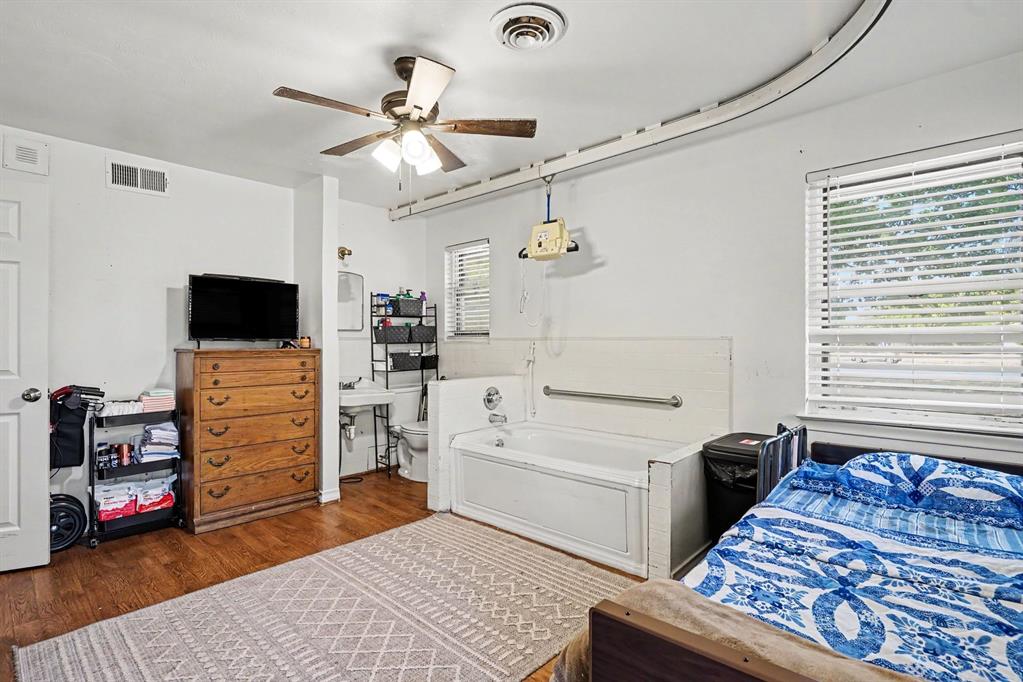 1405 N Buckner Boulevard, Dallas, TX 75218