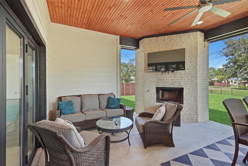2181 Middlewood Circle, Granbury, TX 76049