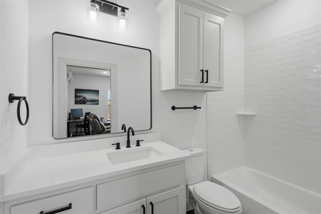2181 Middlewood Circle, Granbury, TX 76049