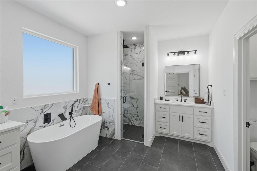 2181 Middlewood Circle, Granbury, TX 76049
