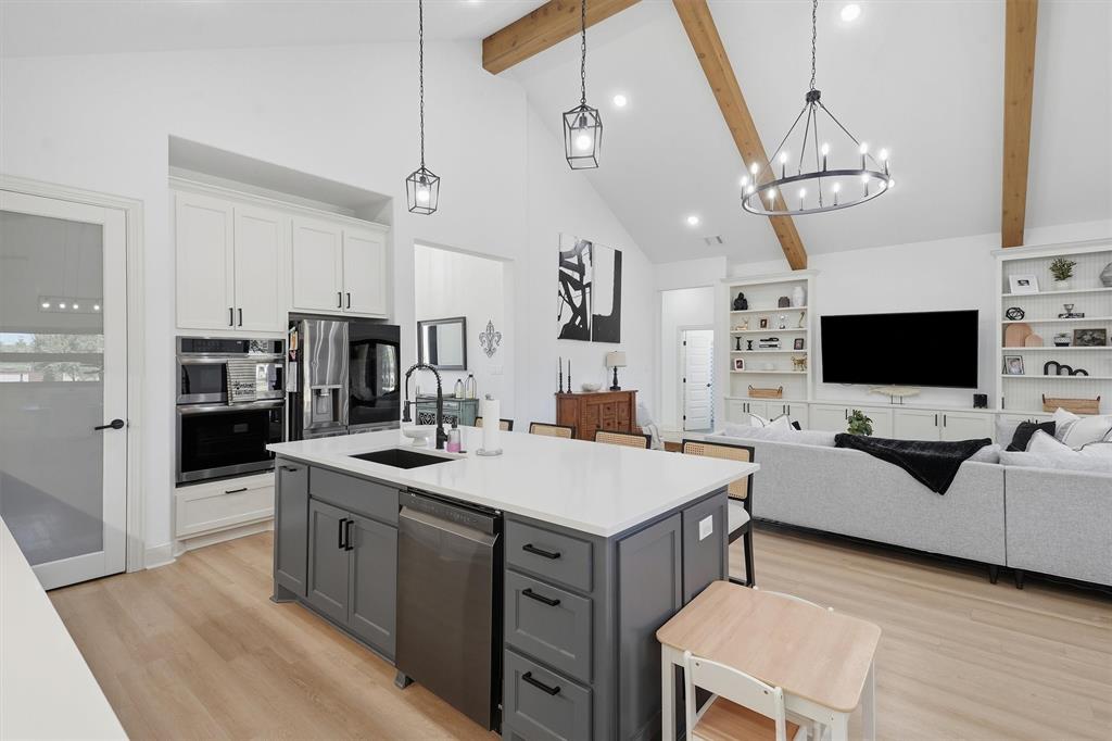 2181 Middlewood Circle, Granbury, TX 76049