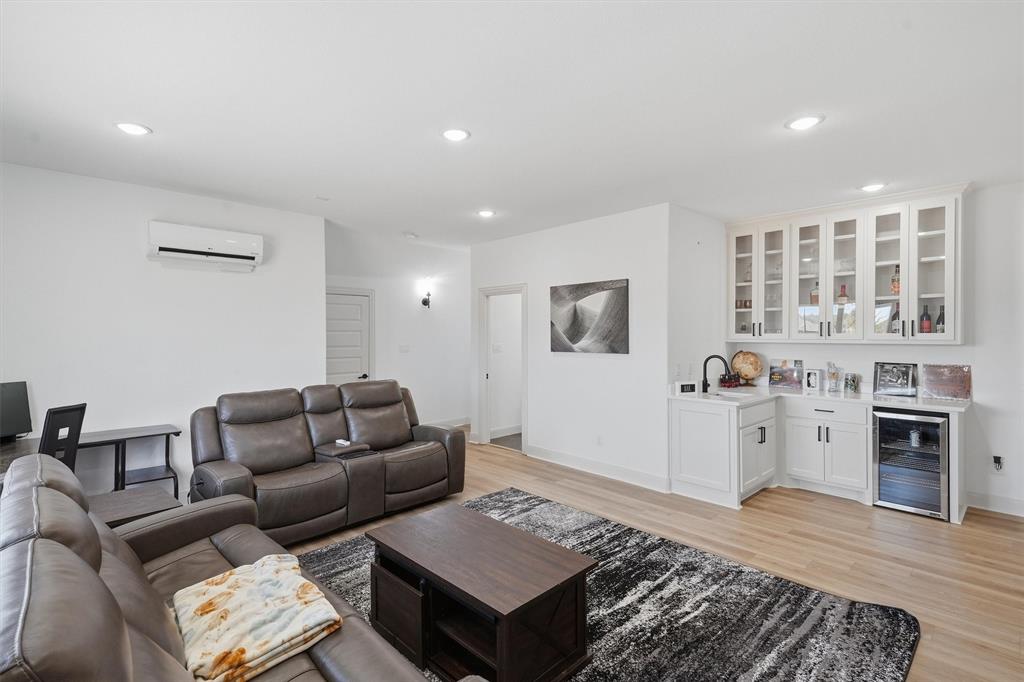 2181 Middlewood Circle, Granbury, TX 76049