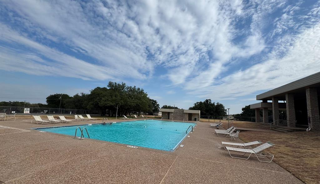 4003 Cherokee Court, Granbury, TX 76048