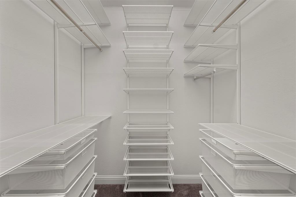 Integrated wire shelving system with hanging rods and pull-out drawers
