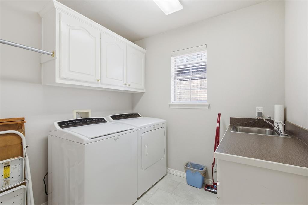 HUGE LAUNDRY OFF KITCHEN