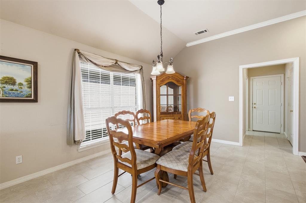 BEAUTIFUL NEW TILE IN SPACIOUS DINING AREA