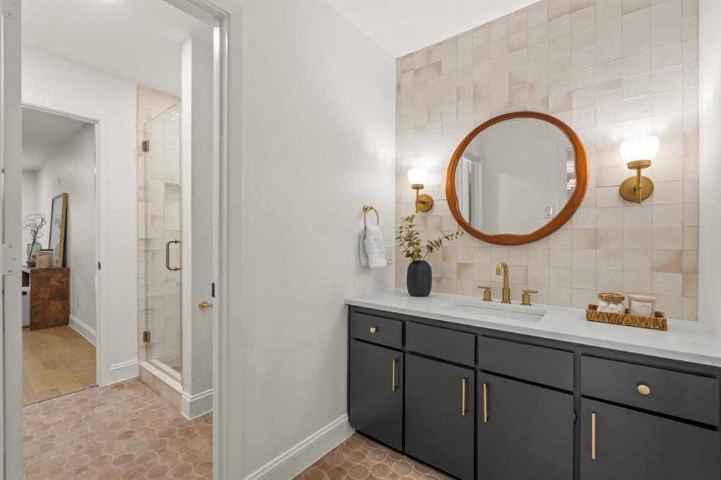 6530 Southpoint Drive, Dallas, TX 75248
