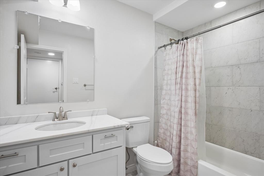 Secondary Bath With Shower/Tub Condo