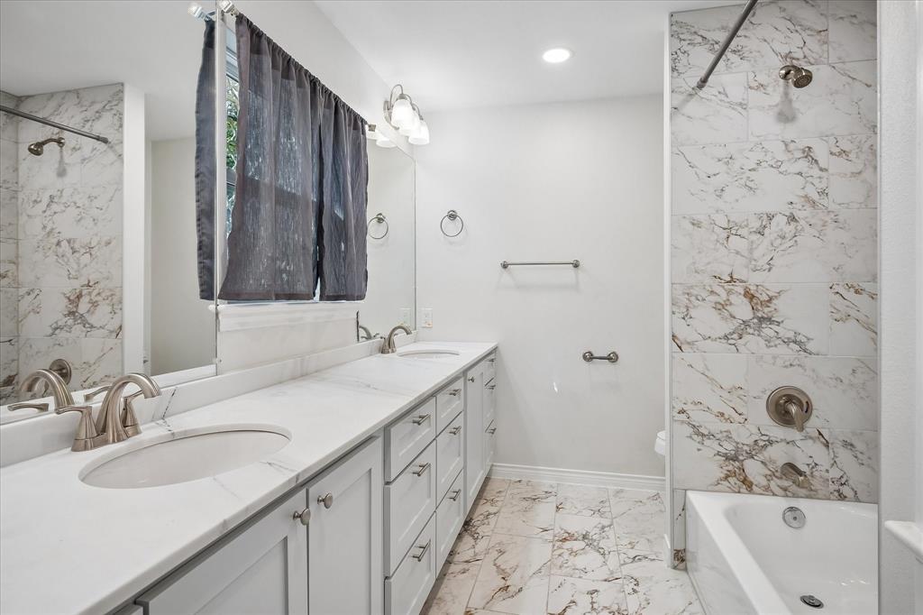 Double Sinks With Combo Shower/Tub