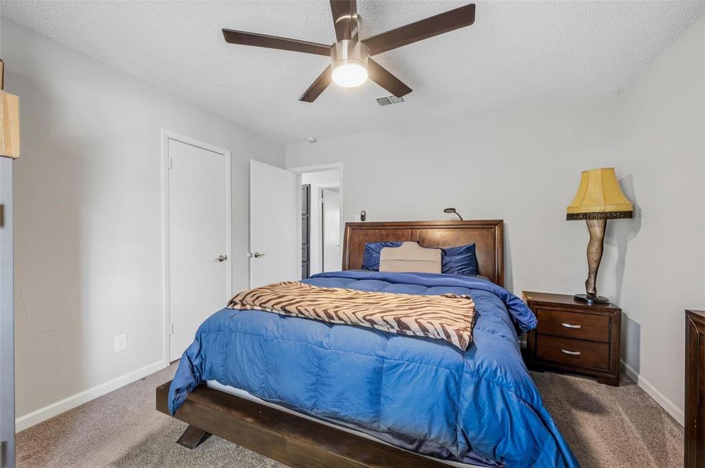 Recessed lighting, ceiling fan, and light gray wall paint