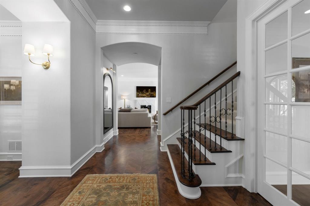 5660 Prestwick Lane, Dallas, TX 75252