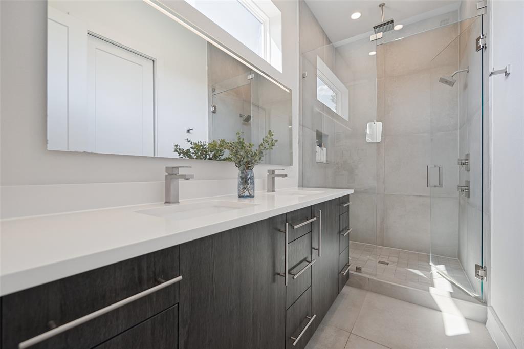 Ensuite primary bath