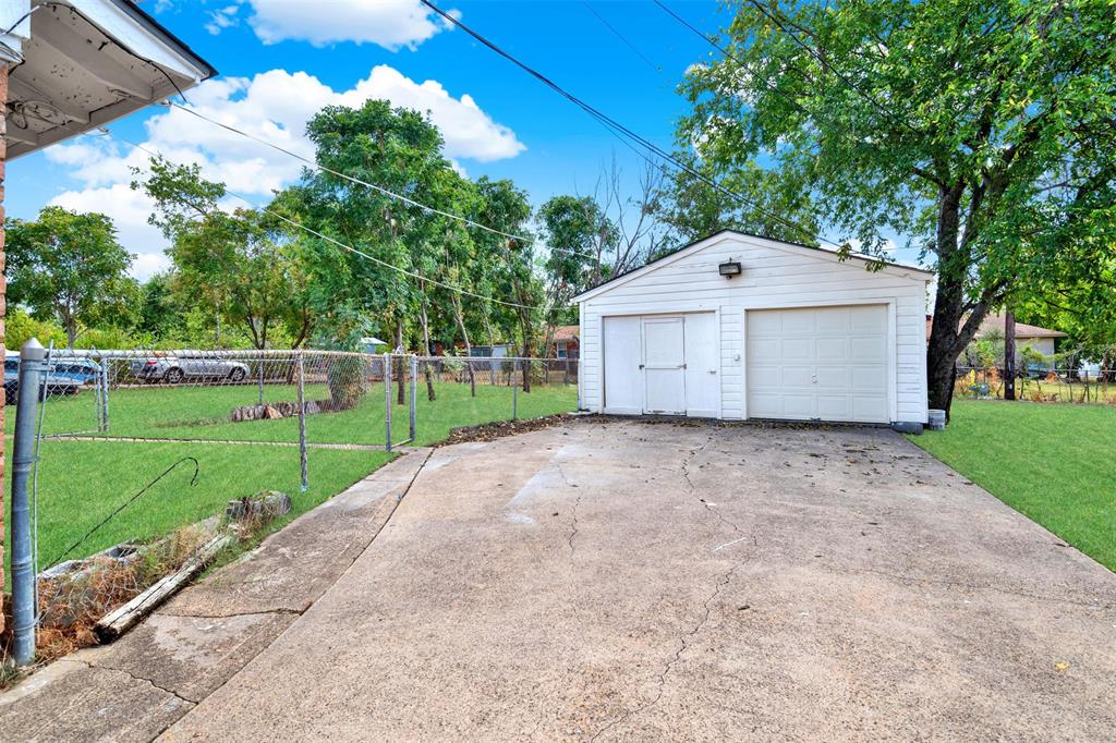 Oversized single car Garage