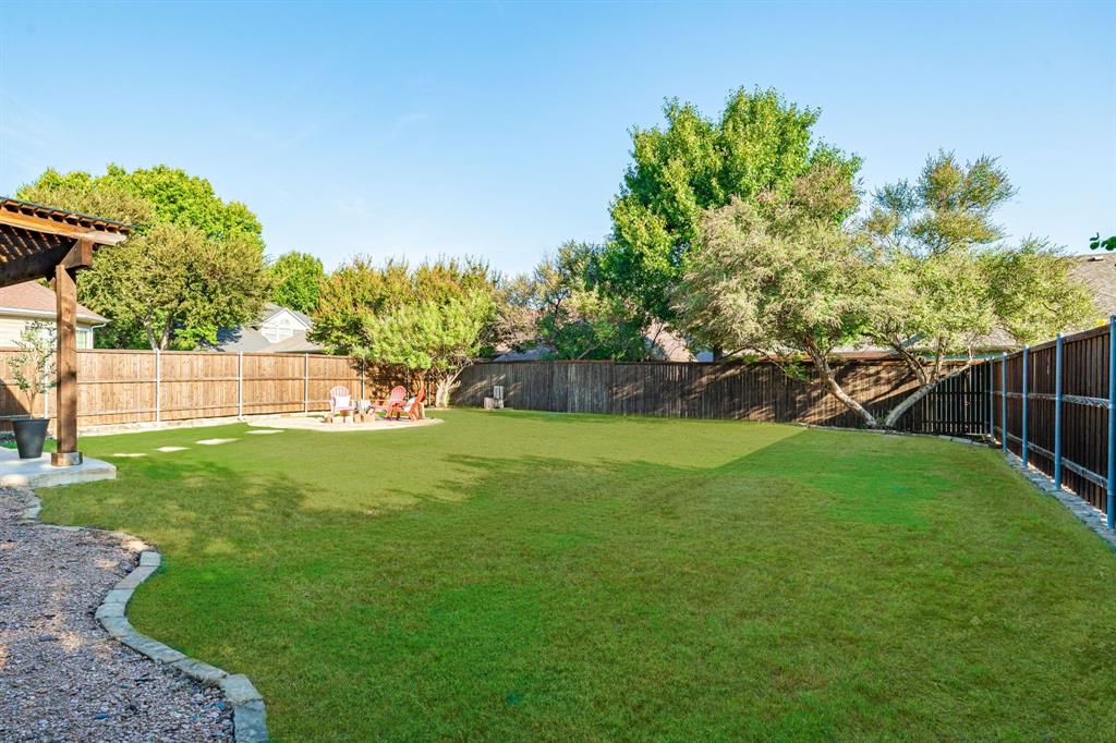 One of the biggest back yards in the area!!