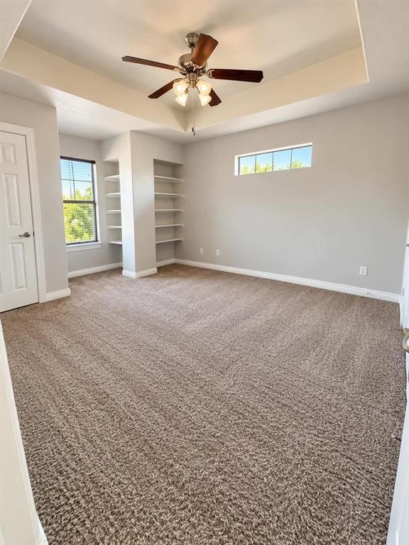 Tray ceiling with a ceiling fan light fixture