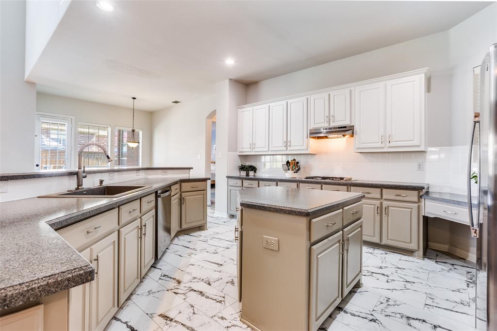 810 Shadybrook Drive, Murphy, TX 75094