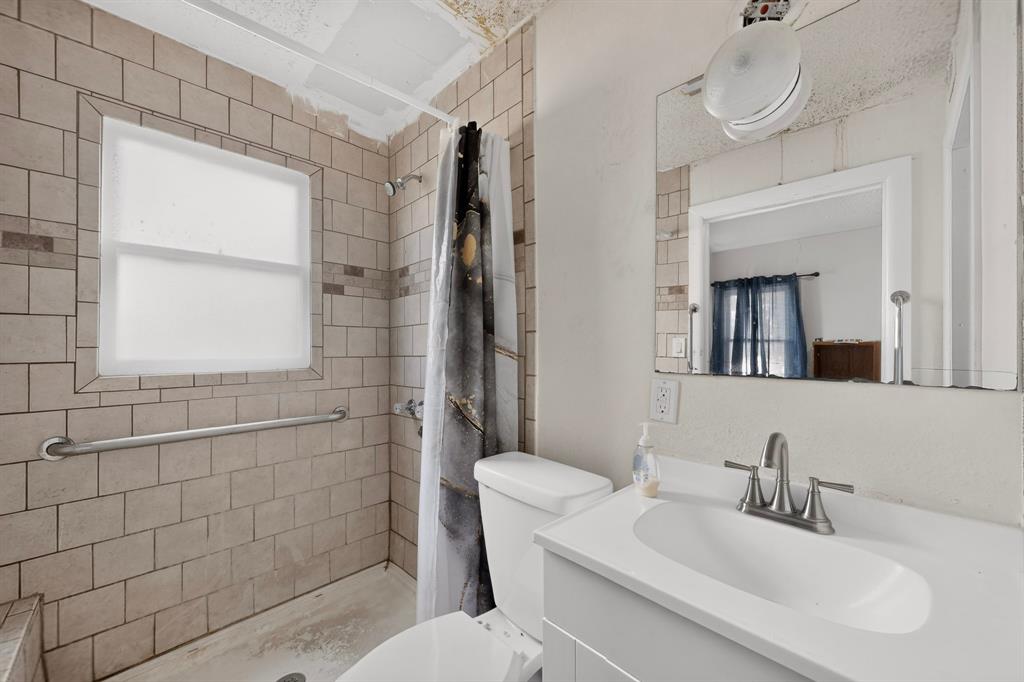 White vanity with integrated sink and brushed nickel faucet