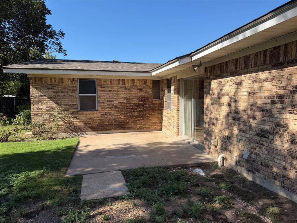 111 E Dawn Drive, Robinson, TX 76706