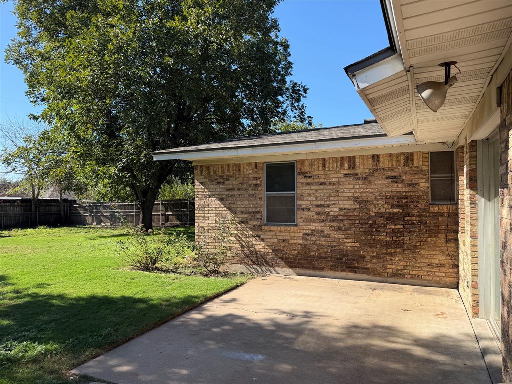 111 E Dawn Drive, Robinson, TX 76706