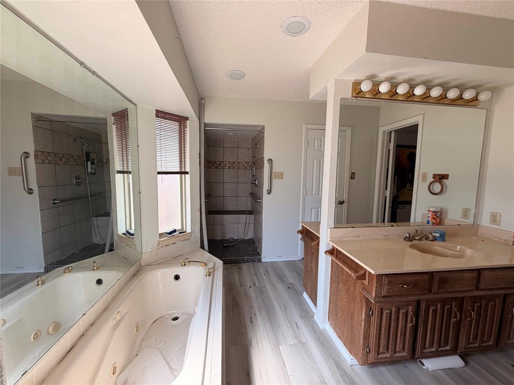 1128 Post Oak Lane, DeSoto, TX 75115