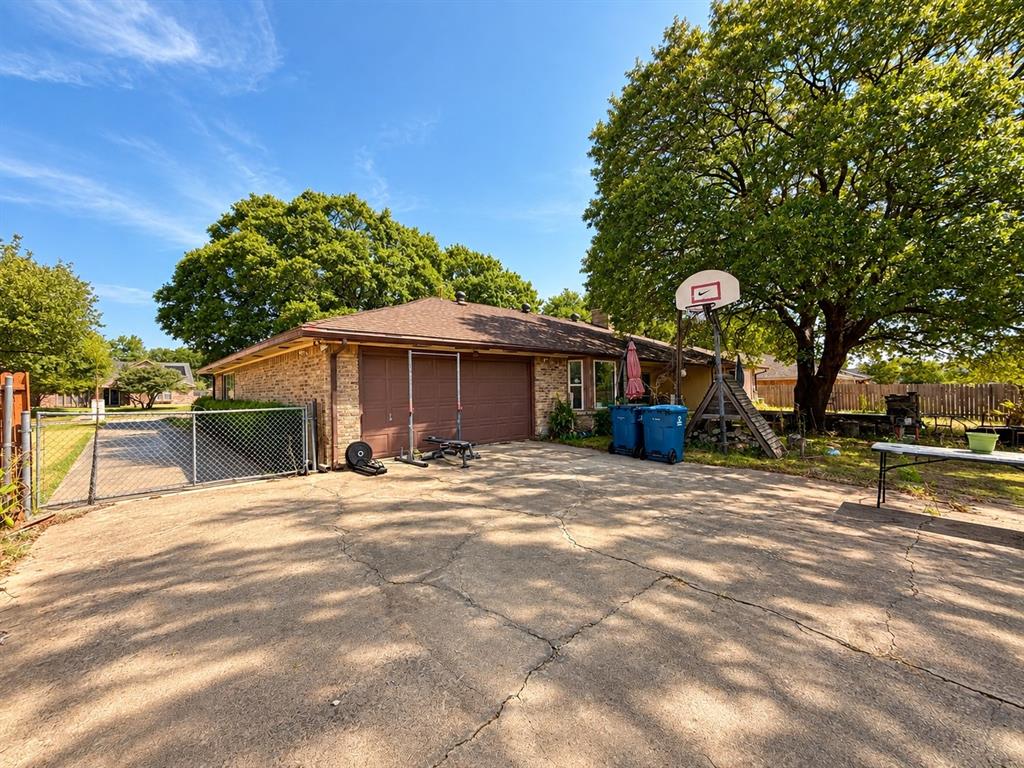 1128 Post Oak Lane, DeSoto, TX 75115