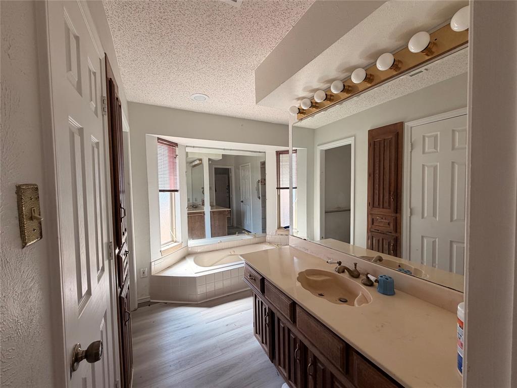 1128 Post Oak Lane, DeSoto, TX 75115