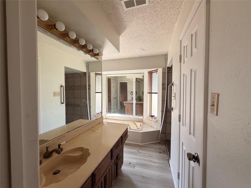 1128 Post Oak Lane, DeSoto, TX 75115