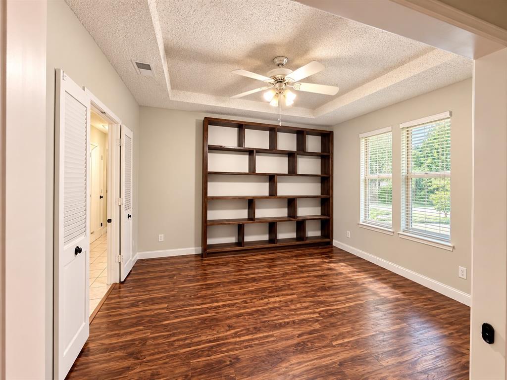 1128 Post Oak Lane, DeSoto, TX 75115