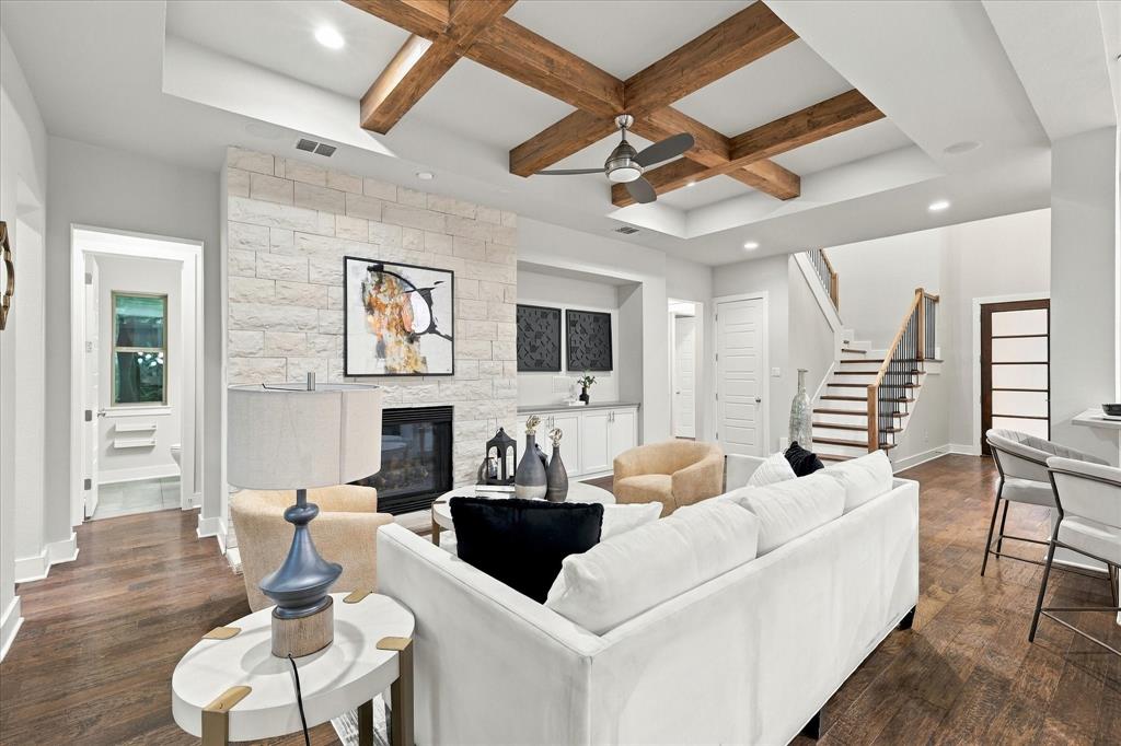 6251 Lakeshore Drive, Dallas, TX 75214 6251 Lakeshore Drive, Dallas, TX 75214