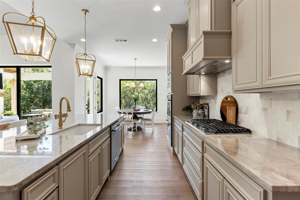 216 Creek Side Drive, Aledo, TX 76008