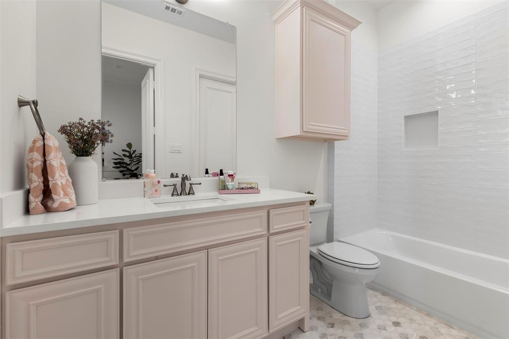 Bed #3 Bathroom with scalloped marble flooring