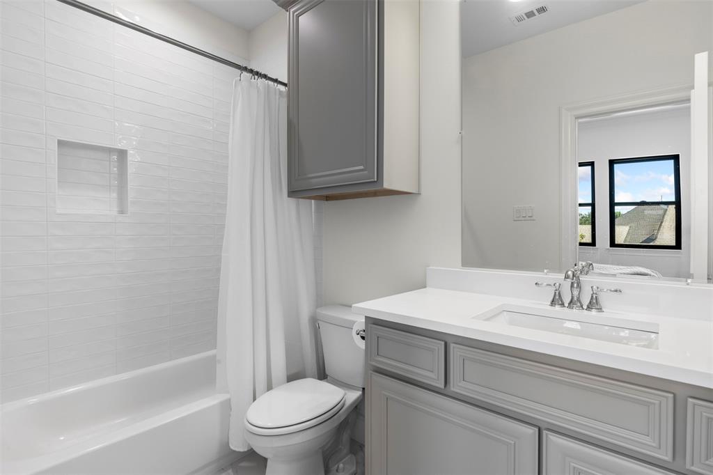Upstairs Bedroom #4 Bathroom