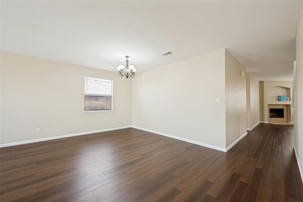 814 White Dove Drive, Arlington, TX 76017