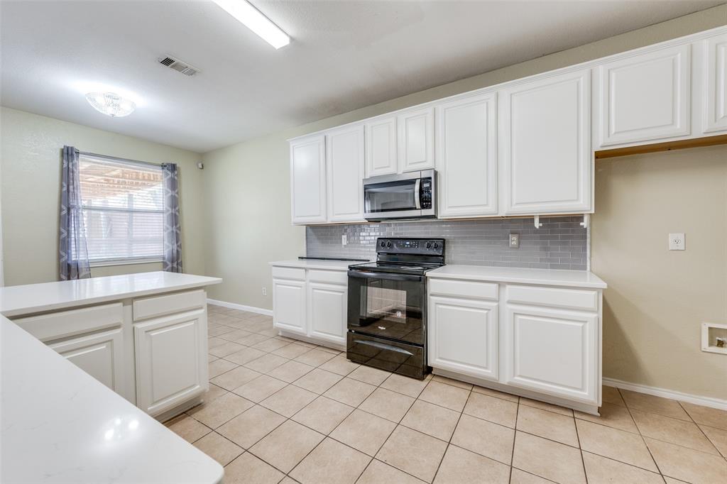 814 White Dove Drive, Arlington, TX 76017