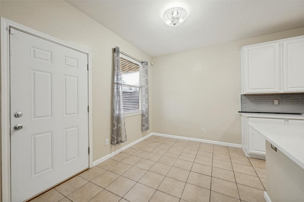 814 White Dove Drive, Arlington, TX 76017