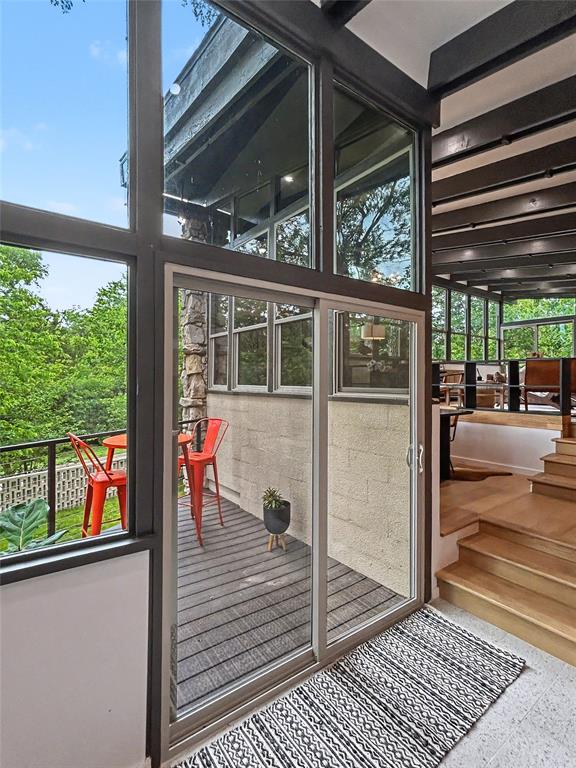 Terrazzo landing with sliders to a treetop balcony
