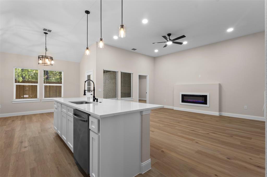 103 Cordoba Street, Payne Springs, TX 75156