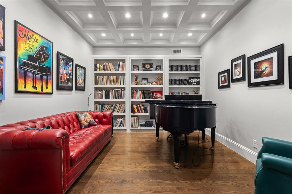 9030 Eustis Avenue, Dallas, TX 75218