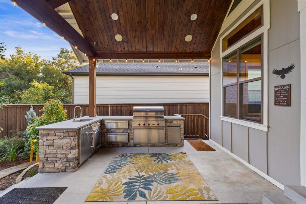 Outdoor Kitchen