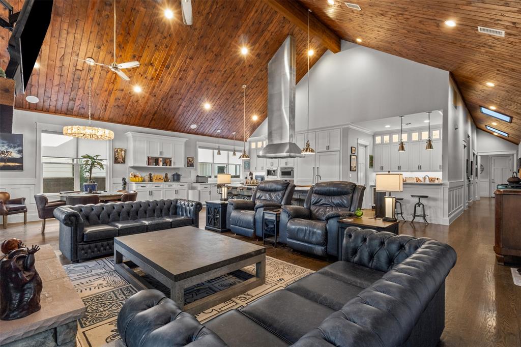 9030 Eustis Avenue, Dallas, TX 75218